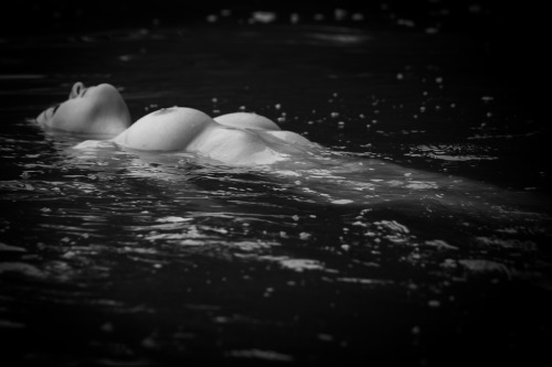 sink-float-drown:The Joy (by krzysztof.szmytkiewicz) - Bonjour Mesdames