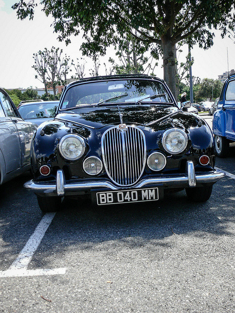 Jaguar Mk II on Flickr.Une Jaguar Mk II sur le parking du parc des expositions le jour du salon de l’Auto Rétro 2011