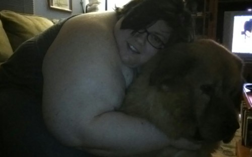ssbbwandproud:

Hee hee I love Iggy our Tibetan Mastiff. Also FAT ARMS!
