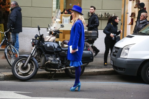 Seeing blue! What a way to work one shade from head-to-toe.