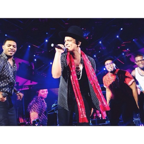 grasiemercedes: Ok last one. What a amazing night!!! Big shout out to @theryankeomaka for making it happen&#8230;again!