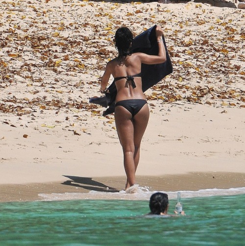 Presenting The X-Rated Diva Rihanna in&#8230;YOU DON&#8217;T NEED A LOT OF ASS TO SHOW IT OFF&#8230;#10