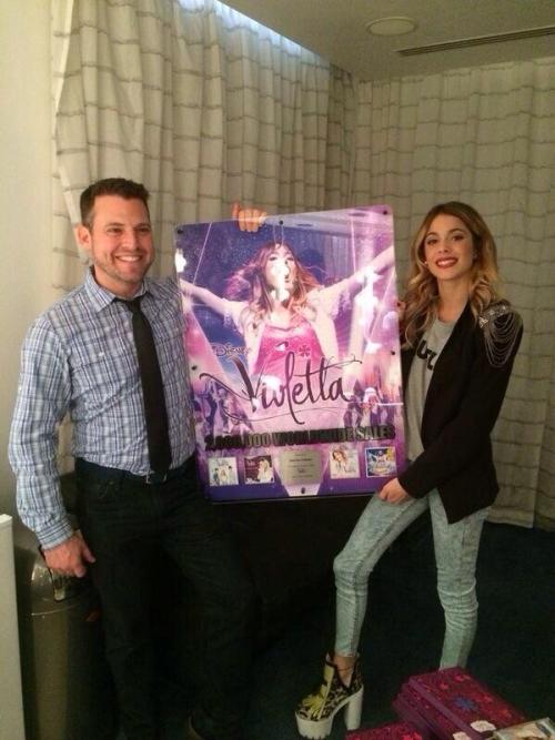 2 million CD sales for violetta en todo el mundo! Thank you londinense!