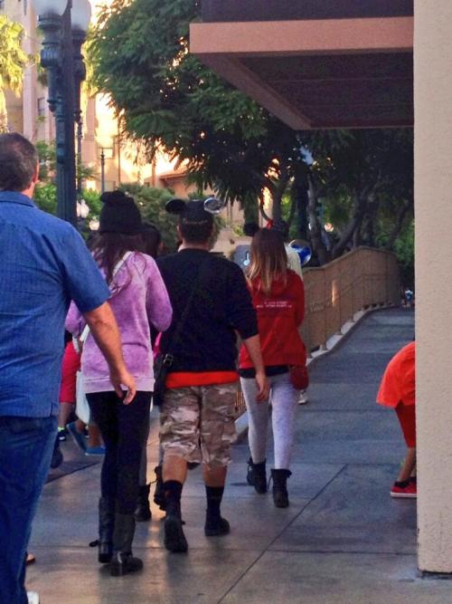 @HillaryVilleno: Just saw Selena Gomez at DCA! I’m dying! Stalker Hillary! 😭