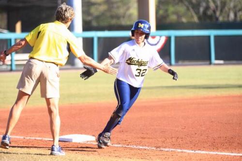 michiganathletics:<br /><br /><br />31 days until Tampa! Here’s proof that warm weather once existed (and will again!) #GoBlue pic.twitter.com/6b1g0UocGw<br />— Michigan Softball (@umichsoftball)<br />January 7, 2014<br /><br />