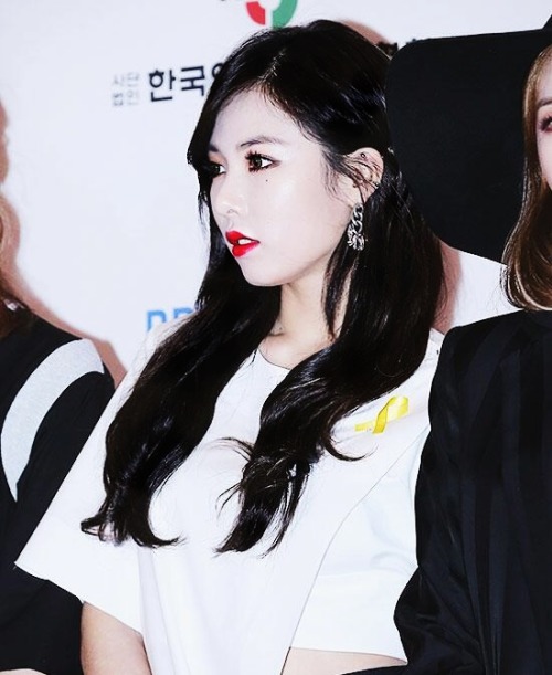 
all that matters to me is you  + goregeous queen hyuna.

