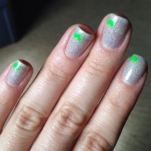 All green errrthangggg! #nails #nailpolish #loveit #glitter...