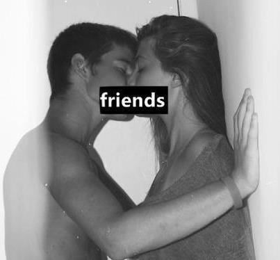 'Mas que amigos.'