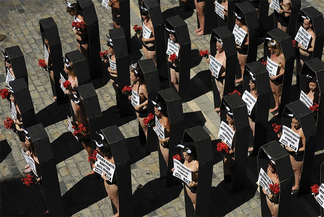 (via Naked “Corpses” Bare the Bloody Cruelty of Bullfighting in Pamplona » Design You Trust)