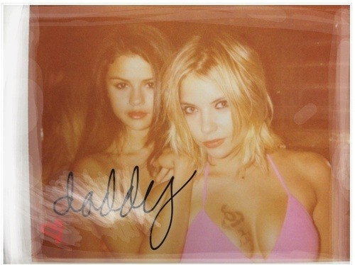 Rare pic of Ashley Benson & Selena Gomez