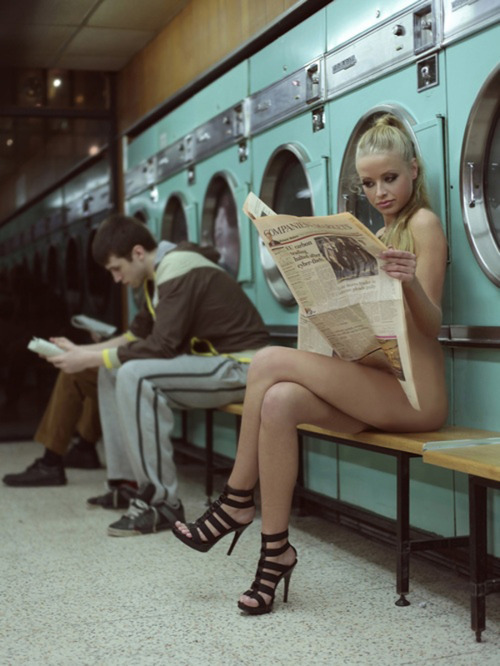 xxxlegerotica: #XXXLegs Sexy blonde waiting for her clothes to... teens ass 