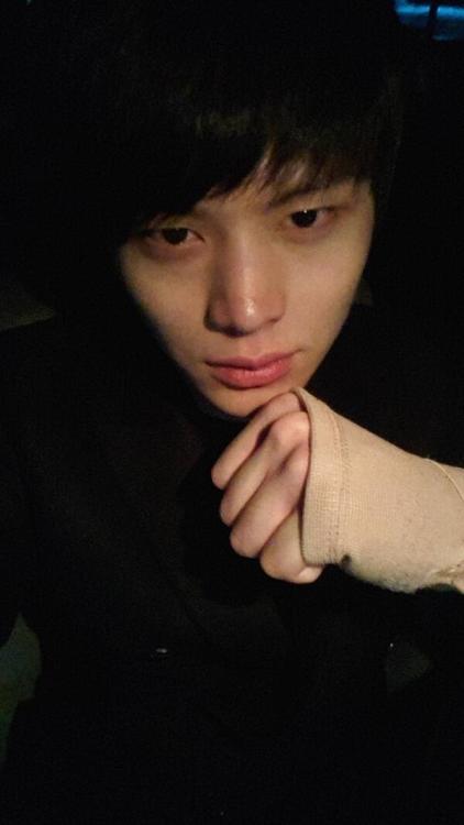 131013 Sungjae&#8217;s Twitter Update
내 나이19세 10대1로 싸우다가 손목 삐끗했다&#8230;. 물론 내가 10 ㅋ pic.twitter.com/IQyzv8LBZC

[TRANS] I, 19 years old, being in the middle of a 10-1 fight has sprained my wrist&#8230;. Of course I&#8217;m at the 10 ㅋ

credits: hutaside_tw@twitter&#160;; translated by Iris@fyeahbtob