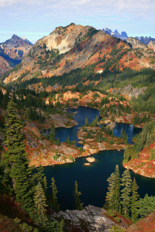 travelingcolors:

Rampart Lakes | Washington (by Jeremy Jonkman)
