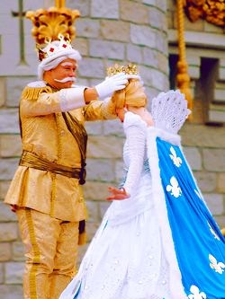 The King crowning Cinderella (2005)