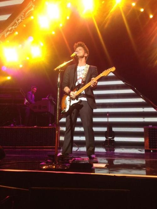 yantzincabrera: @BrunoMars u were amazing tonight! I blanked out when u asked me 2 choose a song. u can never go wrong with MJ tho
