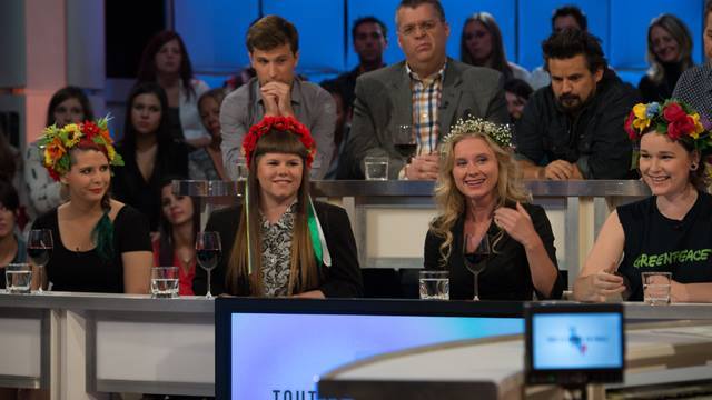 Look at the MALE FACES!!!FEMEN ON AIR: Canadian famous TV SHOW.