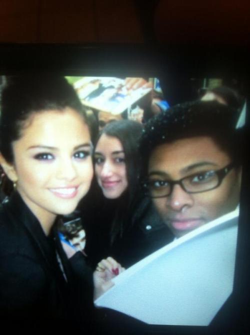 Selena and a fan. (March 18)
