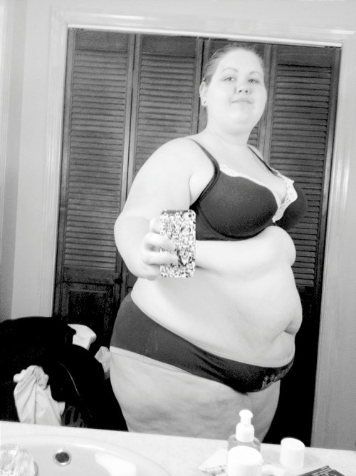 mindimisfit:

#me #selfie #chubby #bbw #bra #panties #blackandwhite took this, this morning after I got out of the shower.. ;) hope you enjoy!