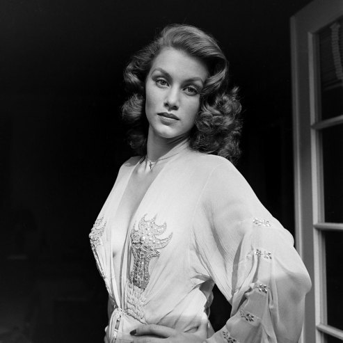 boudoirepoque:
Linda Christian in 1945.
Bob Landry—Time & Life Pictures/Getty Images
(Not published in LIFE)
