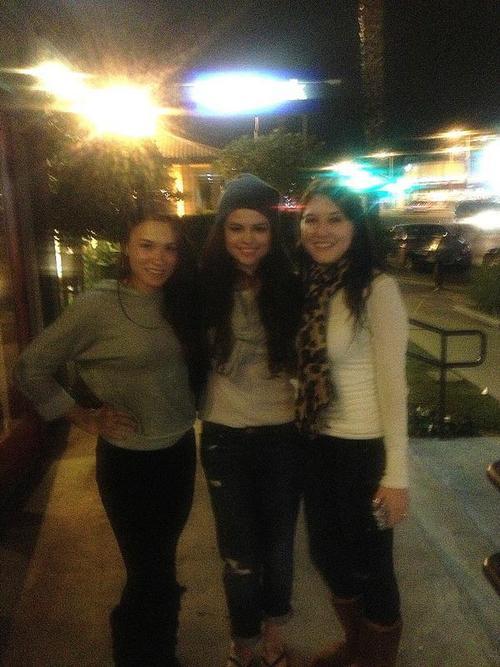 @em_ijordan: Just met the beautiful, sweet, and talented Selena Gomez. ☺🌟@selenagomez @nikkibri5