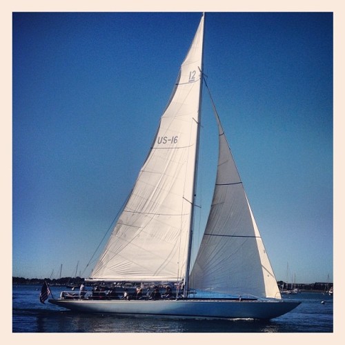 boatporn:

12meterchartersnewport:

Happy Tuesday! The talk of snow has us dreaming of sunshine and sailing! #NewportRI

I heard it was snowing and I didn’t believe it.
