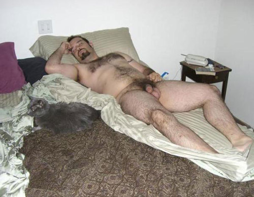 bearpigcub:

I love seeing a man sleeping naked.
