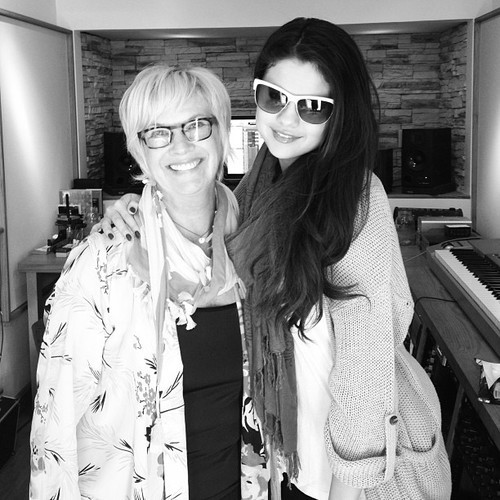 chrisapringle: Meeting two beauties in one day - my new grand- daughter &amp; now the lovely Selena Gomez @dannyboythepipe &amp;@leahhaywood &#8217;s studio 💗💗
