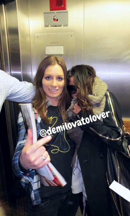 @demilovatolover:@selenagomez thanks so much for bringing your fans into the private elevator with you last night.. love you <3