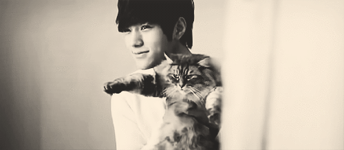 Myungsoo with cat , so cute T.T