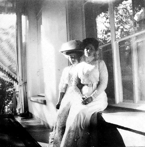 Anna Vyrubova and Alexandra Feodorovna on the balcony of the Alexander Palace: 1908.