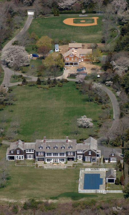 jerry seinfeld house hamptons. This is Jerry Seinfeld#39;s East