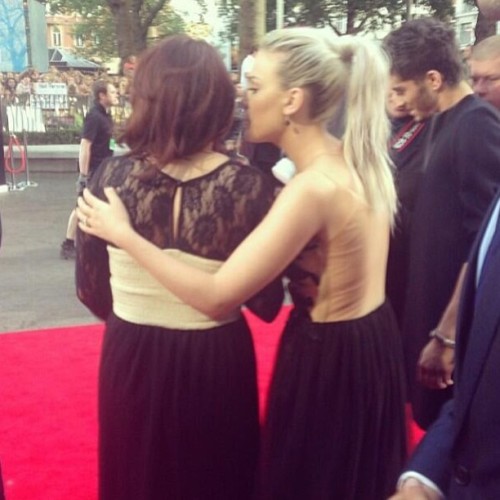 Perrie with Zayn&#8217;s mom at the premiere of This Is Us
