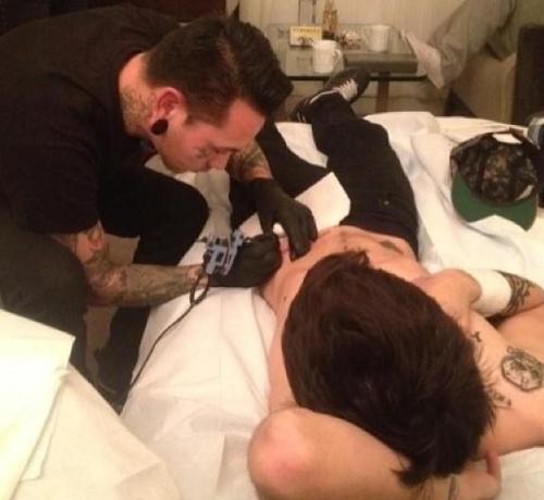 

zayn getting a tattoo holy fuck 


OWWIE; dead.