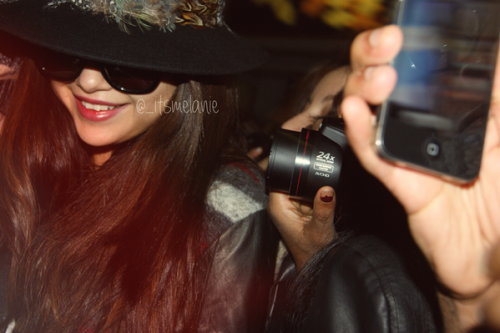&#8221;@_itsmelanie: Selena at the airport&#160;!&#8221;
