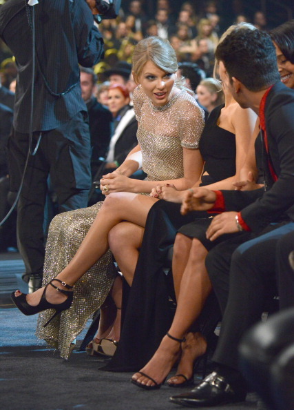 Bruno talking to Taylor Swift at the Grammys tonight