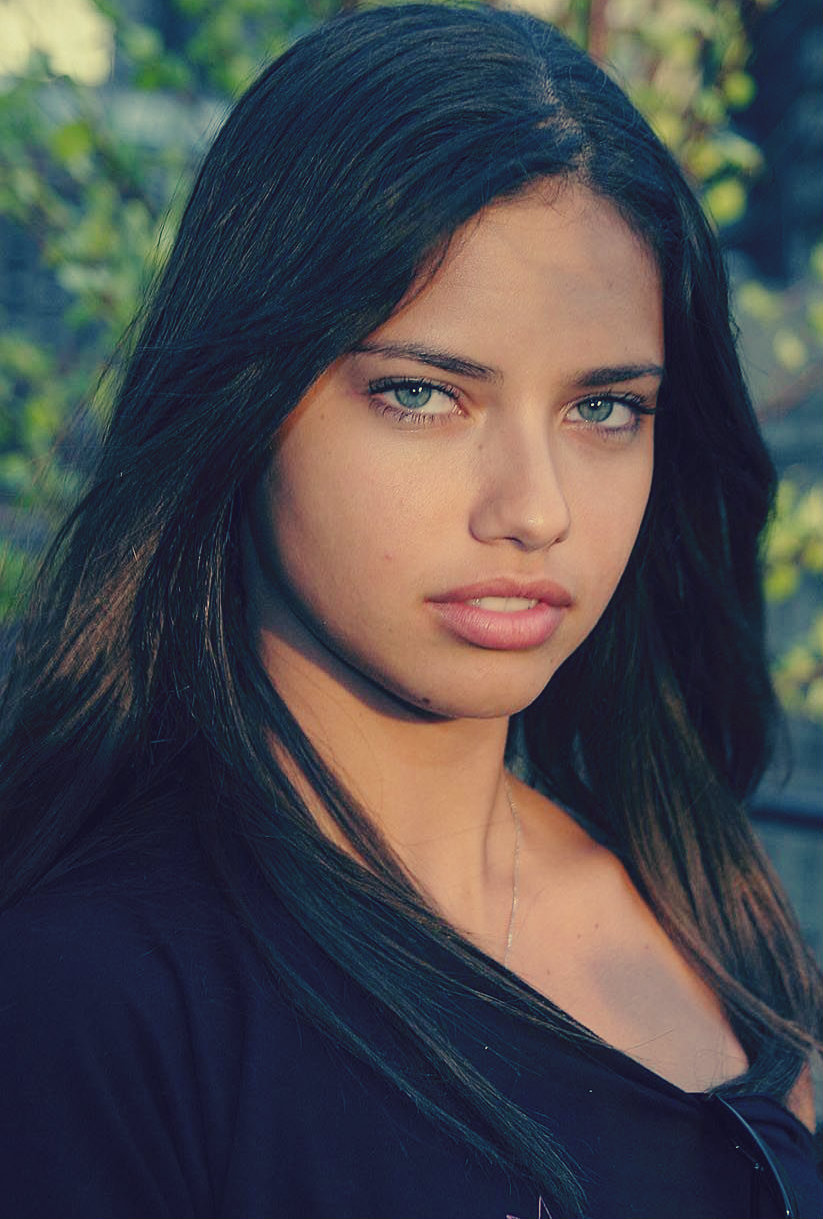 Another pic of Adriana Lima without makeup