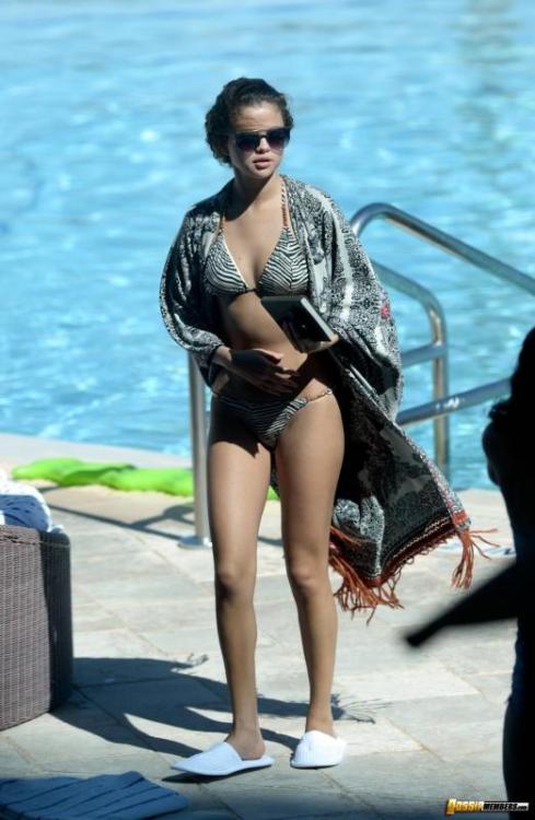 Selena Gomez gets it done with this nice skimpy bikini&#8230;#1