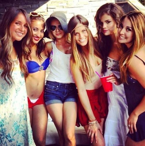 
Selena with her friends celebrating the fourth of July!
