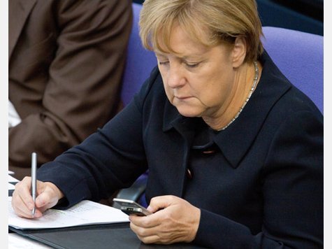 Merkel mit Telefon