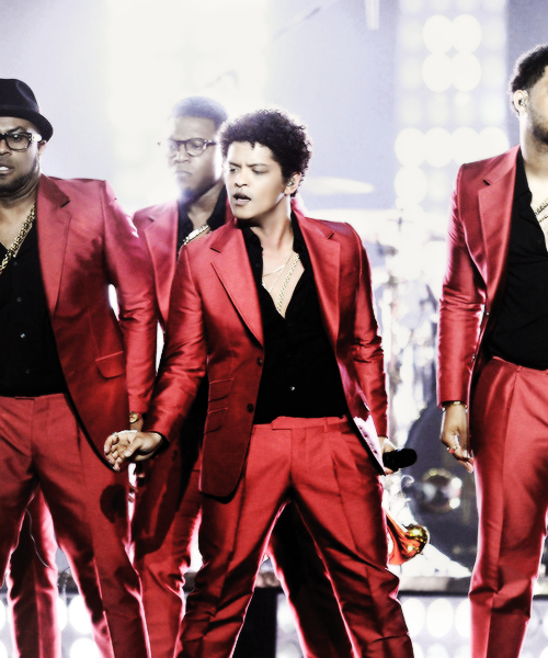 
Recording Artist Bruno Mars performs onstage during the 2013 Billboard Music Awards
