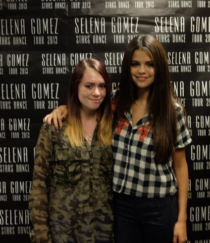 @JBiebsTheKing: I REALLY MET @SELENAGOMEZ ♡ I REALLY DID ♡ SHE IS SO GORGEOUS!