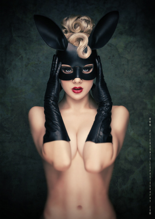 smartie-panties:

Black Bunny by ~miss-mosh