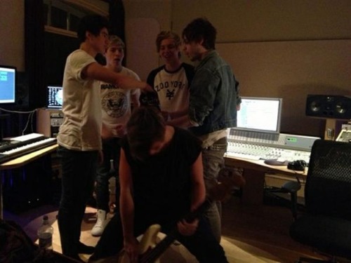 Niall with 5 Seconds of Summer - 11.01.13 - London