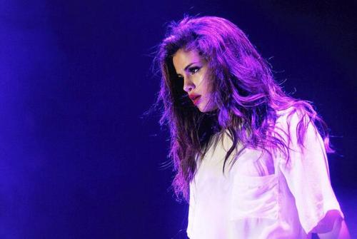 This photo of Selena from her “Stars Dance” tour in Milan is featured in Livenation’s “Best Concert Shots of 2013&#8221;