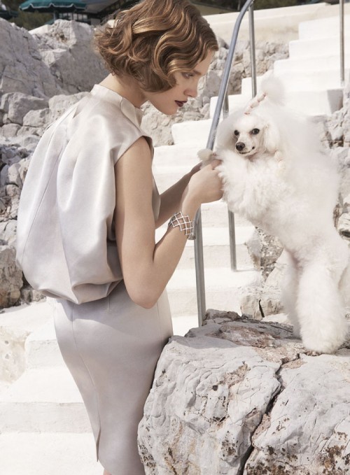 dont-let-fashion-own-you:

Natalia Vodianova by Mario Testino Vogue US July 2007
