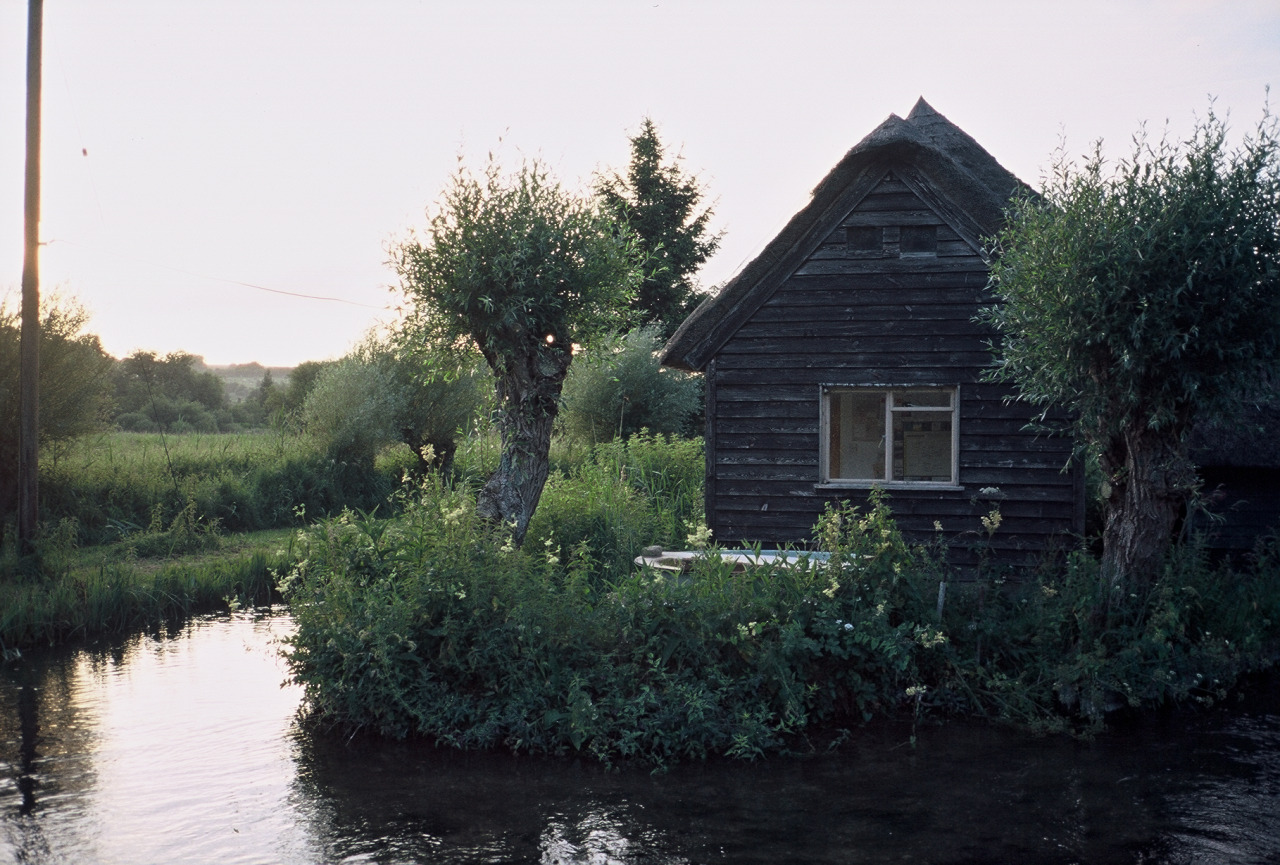 Thatched cabin on The River Test, England.
Contributed by Richard Gorodecky.