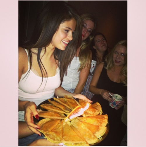 @therealfrancia:My lil sis is finally 21!!! You know what that means….. Taco cake!#turnup