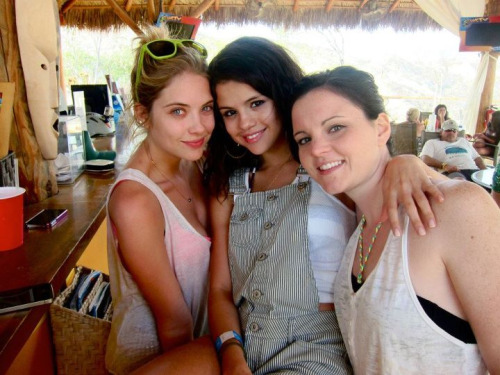 
New Selena, Ashley Benson and Ashley Cook rare.
