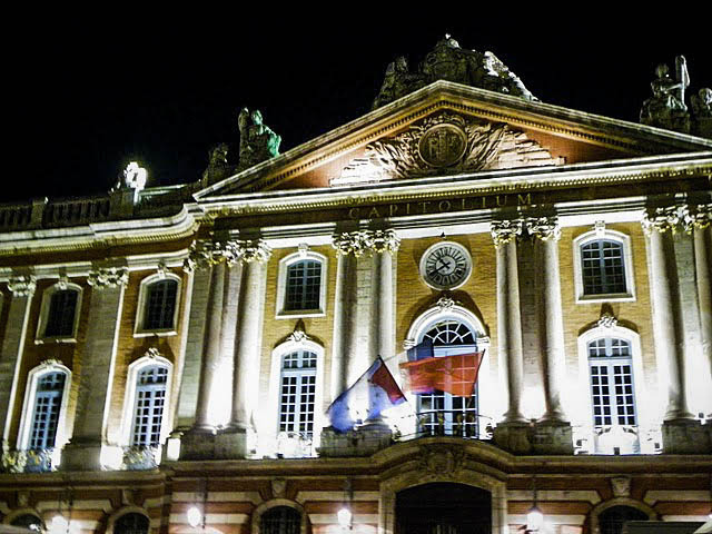 Capitole by night on Flickr.Photo prise avec mon ancien téléphone portable