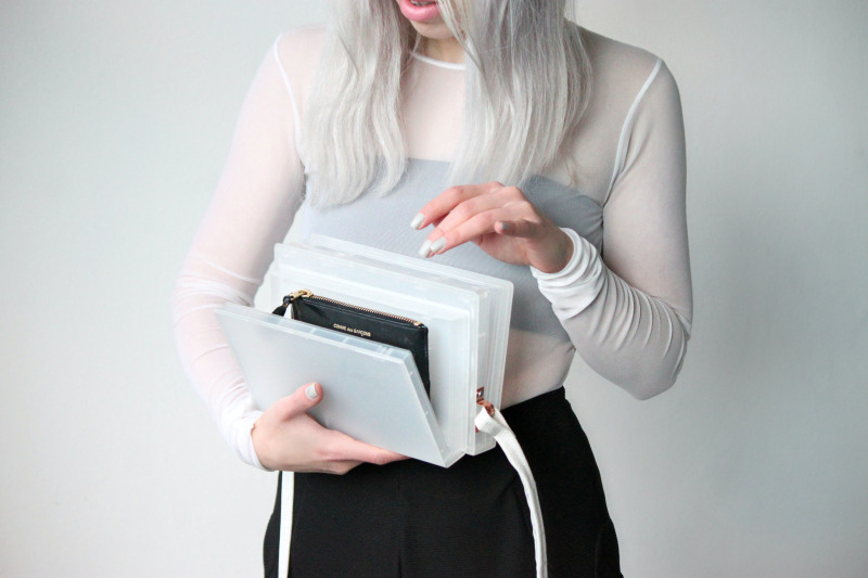 what-do-i-wear:

DIY | The Fast Forward Clutch / VHS Video Clutch (image: love-aesthetics)
